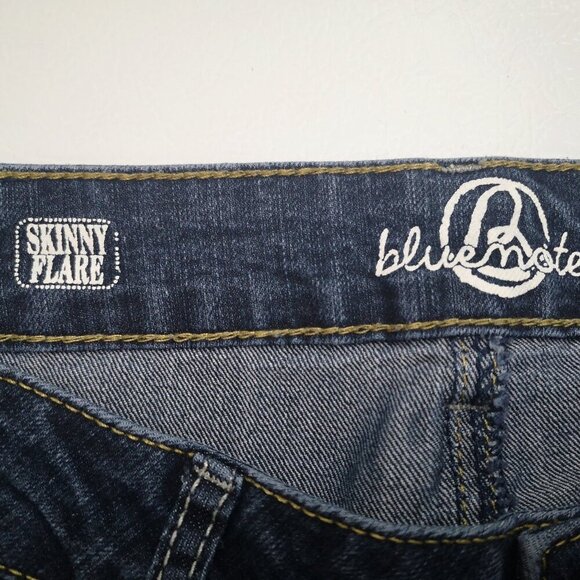 Bluenotes Ladies Size 31/30 Carly Skinny Flare Medium Wash Blue Jeans - Picture 3 of 15